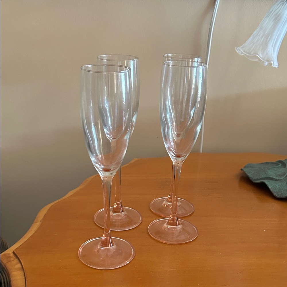 Elegant Pink Champagne Flutes